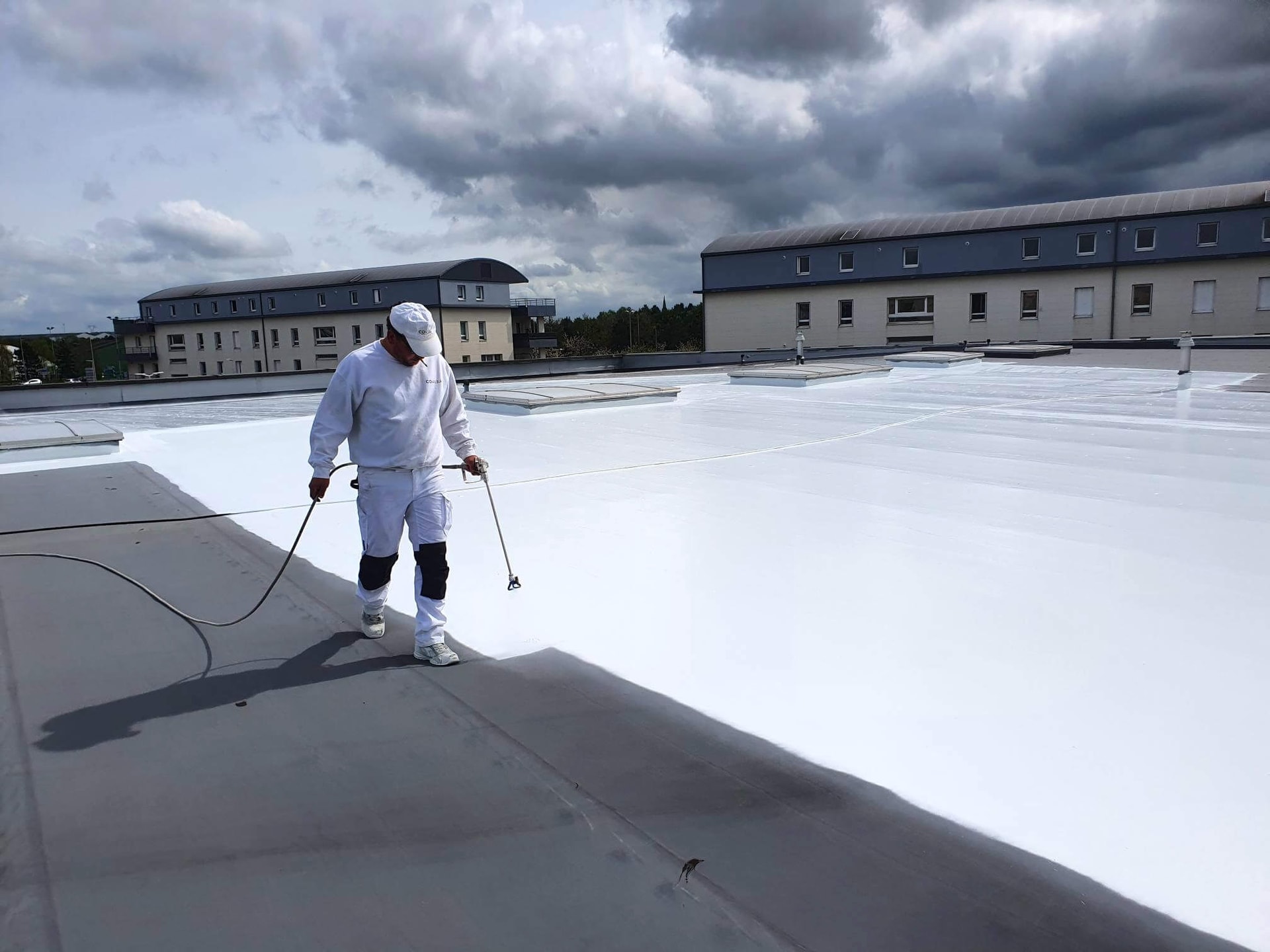 Cool roof avis : avantages, inconvénients et efficacité réelle